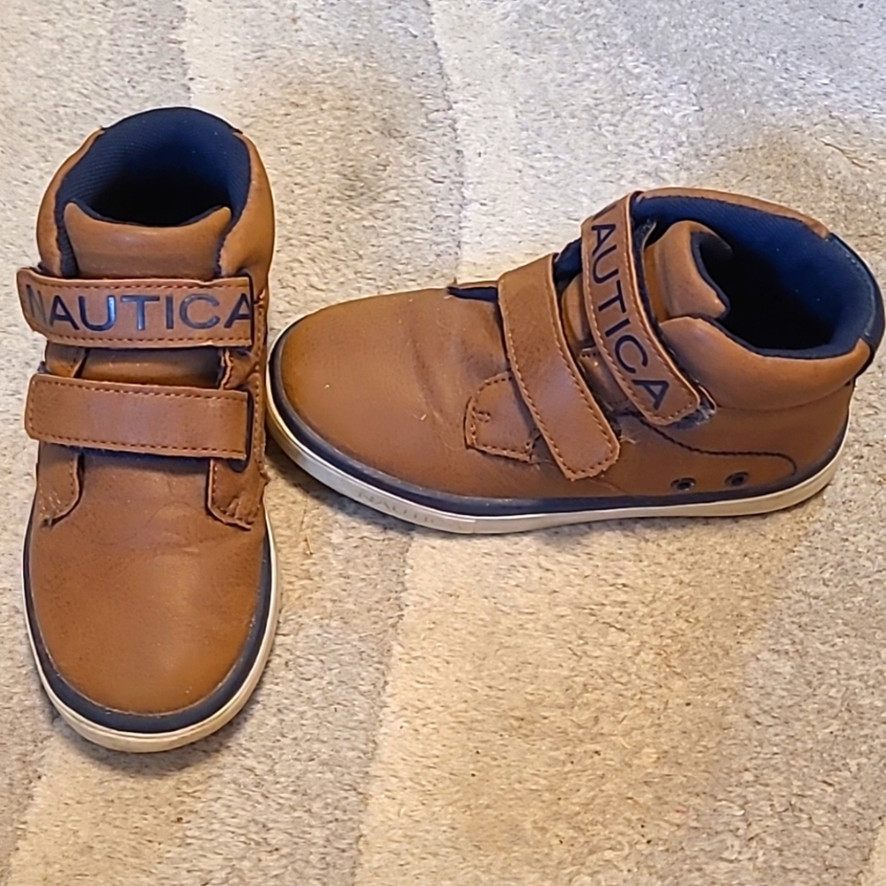 Boys Nautica Sneaker boot, size 11